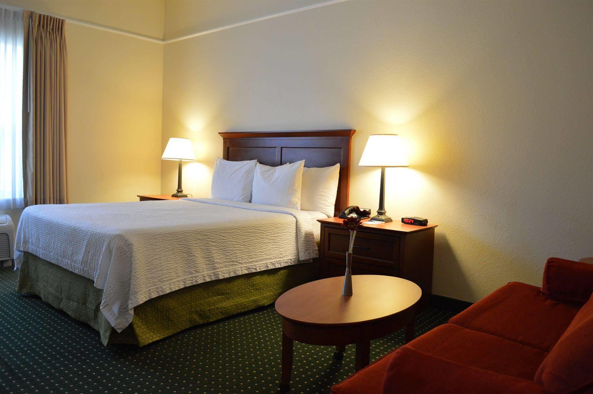 ทาวน์เพลส สวีท ควินติโค สตาฟฟอร์ด Hotel สแตฟฟอร์ด ภายนอก รูปภาพ